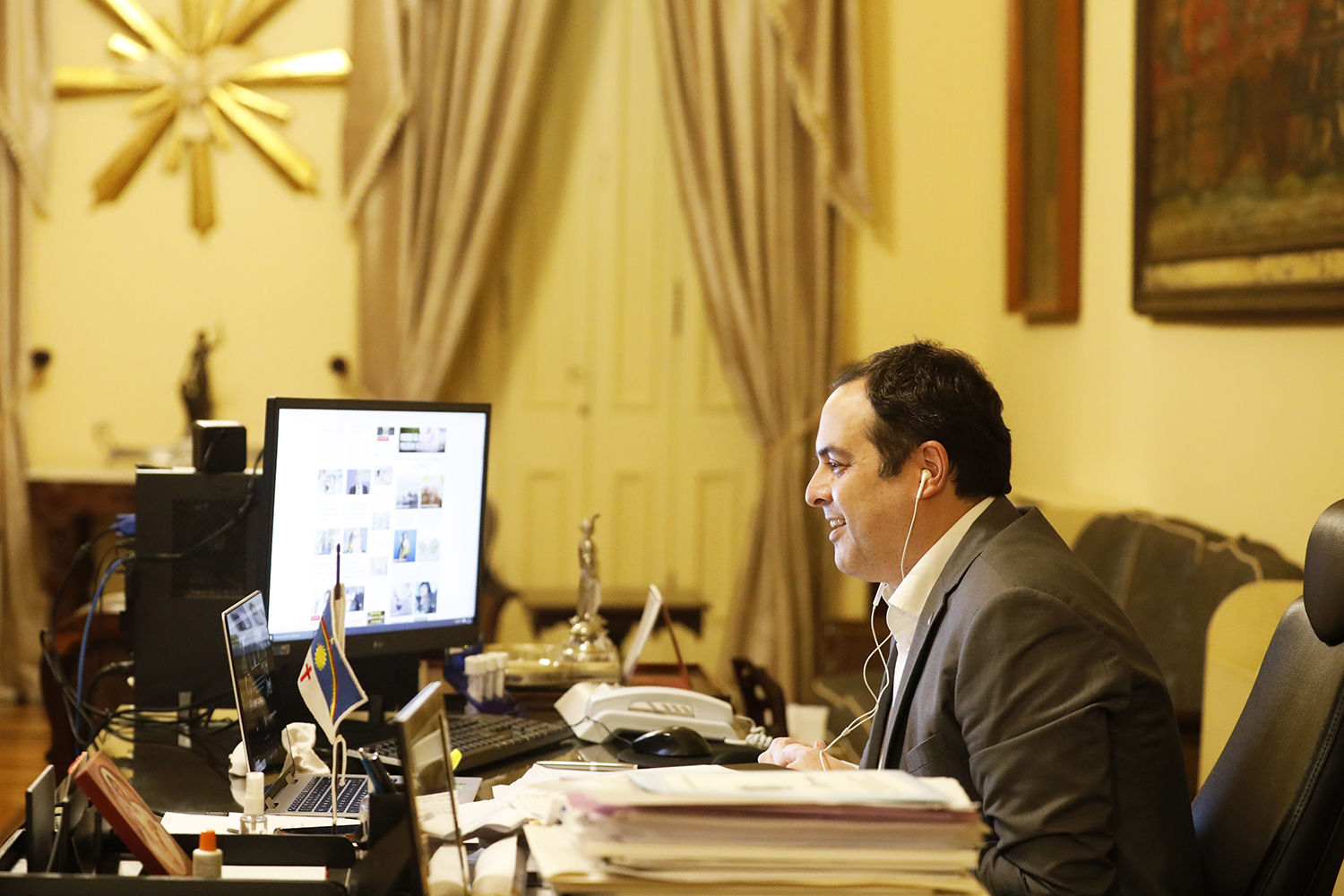 Governador Paulo Camara durante videoconferencia com a Secretaria Fernandha Batista sobre a agua no Sertao Central19